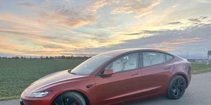 Jízda v nejnovějším elektromobilu Tesla Model 3 Performance highland 2024: jako řidič i spolujezdec