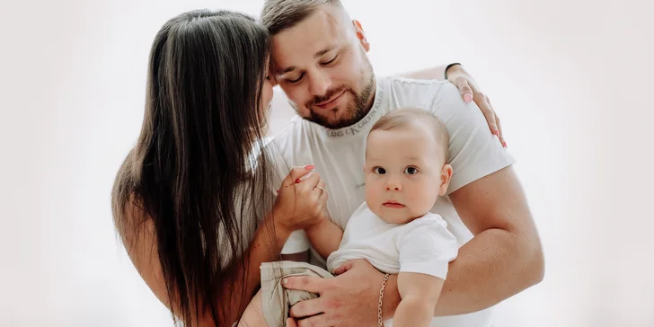 Focení v ateliéru pro páry či rodinu: 20 až 40 upravených snímků