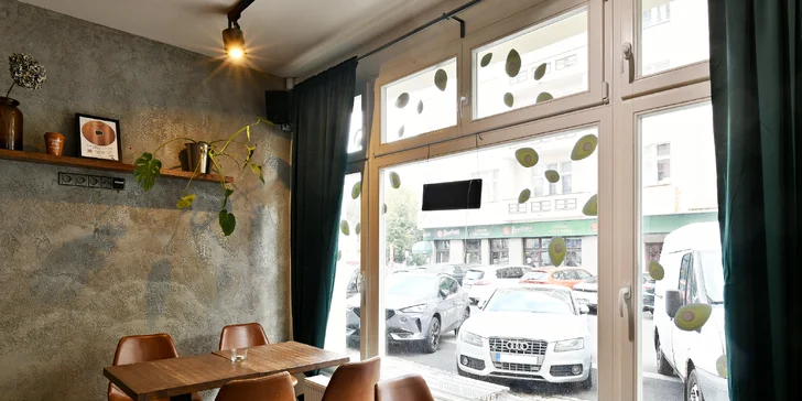Tříchodové menu v Avocado Bistro pro 1 či 2 osoby: polévka, hl. chod, dezert i nápoje