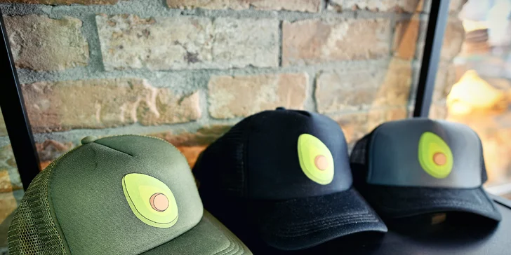 Tříchodové menu v Avocado Bistro pro 1 či 2 osoby: polévka, hl. chod, dezert i nápoje