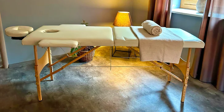Relaxační olejová masáž zad a šíje v příjemném studiu: 30-60 minut
