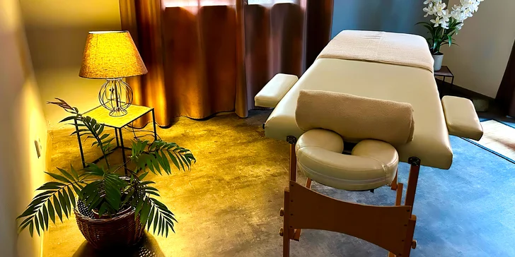 Relaxační olejová masáž zad a šíje v příjemném studiu: 30-60 minut