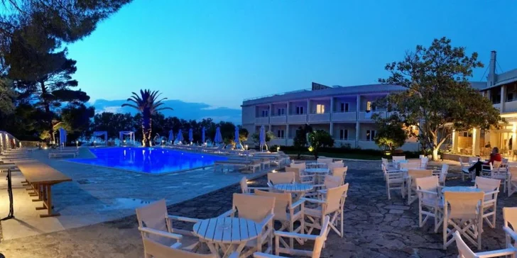 Lesbos: adult-only hotel s all inclusive, bazénem i pláží v blízkosti, letenka a transfer v ceně
