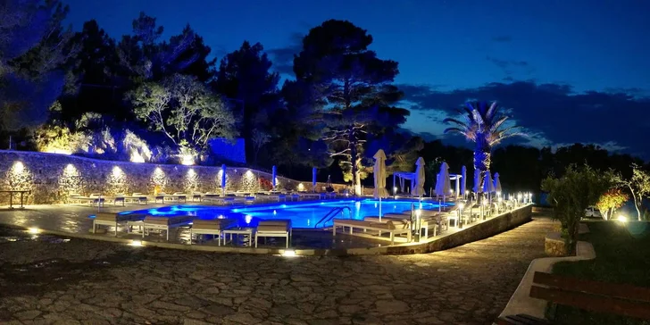 Lesbos: adult-only hotel s all inclusive, bazénem i pláží v blízkosti, letenka a transfer v ceně
