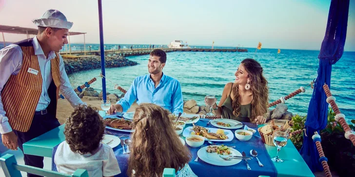 Hurghada vč. letenky: Hotel Desert Rose Resort***** s all inclusive, u pláže a s aquaparkem