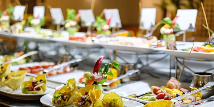 Hurghada vč. letenky: Hotel Desert Rose Resort***** s all inclusive, u pláže a s aquaparkem