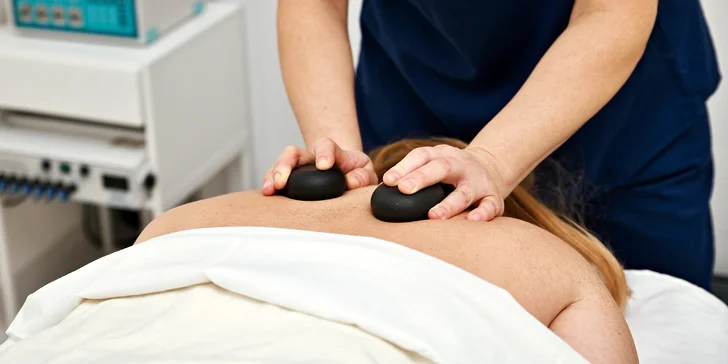 Chvilka relaxace: až 60min. masáž dle výběru, relaxační, čokoládová, baňky i lávové kameny