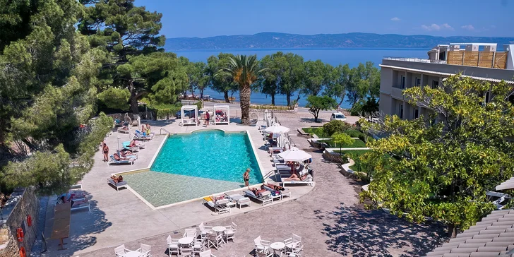 Lesbos: adult-only hotel s all inclusive, bazénem i pláží v blízkosti, letenka a transfer v ceně