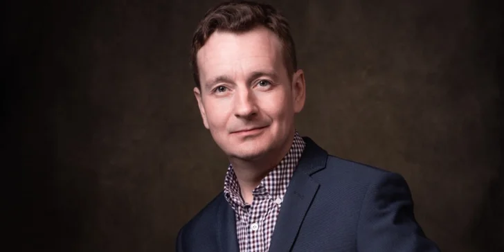 JABLEČNÝ KOKTEJL - Imitátor PETR JABLONSKÝ a moderátorka LUCIE SINKOVÁ