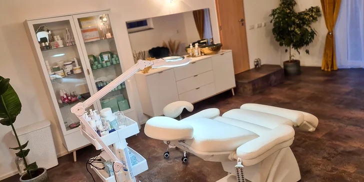 Péče pro zdravou pleť: mikrojehličkování a základní nebo anti-age kosmetické ošetření