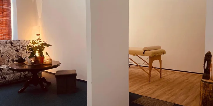 Klasická masáž zad, šíje a rukou, akupresurní nebo lymfatická masáž