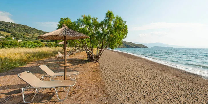 Lesbos letecky: hotel Delfinia*** v letovisku Molyvos jen kousek od pláže, snídaně i bazén