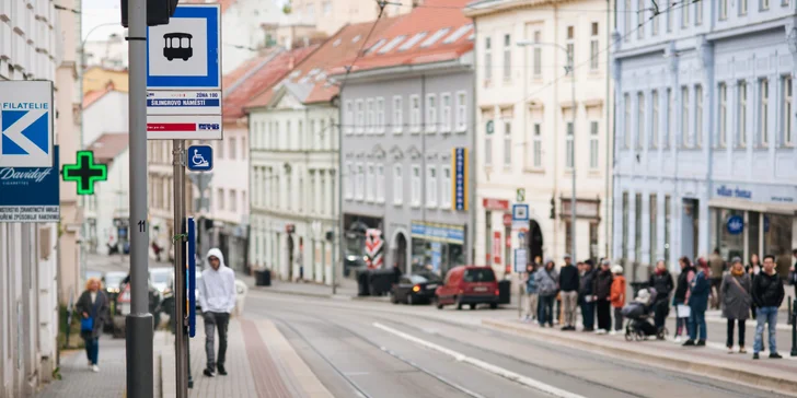 Bez objednání předem: kompletní střih, mytí i foukaná pro dámy, 10% sleva na barvu a melír