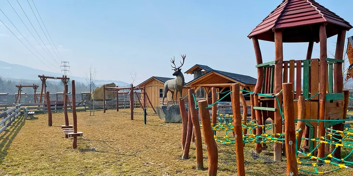 Srubové chatky na Oravě pro pár i rodinu: polopenze, wellness a mini zoo