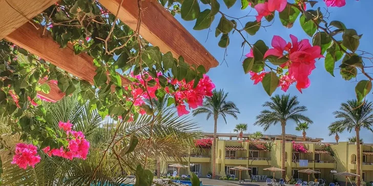 Hurghada: 4* hotel Palm Beach přímo u pláže, all inclusive, bazény, letenky