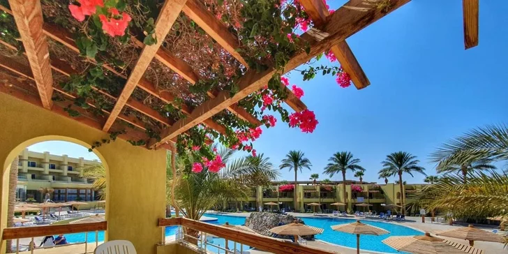 Hurghada: 4* hotel Palm Beach přímo u pláže, all inclusive, bazény, letenky