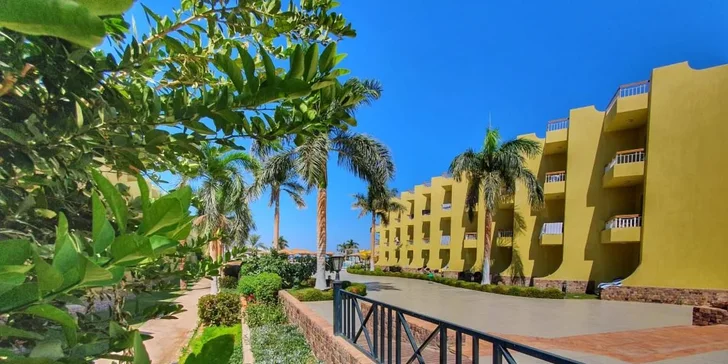 Hurghada: 4* hotel Palm Beach přímo u pláže, all inclusive, bazény, letenky