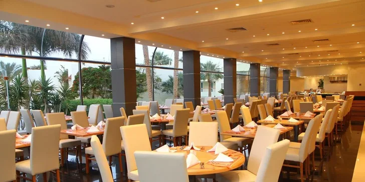 Hurghada: 4* hotel Palm Beach přímo u pláže, all inclusive, bazény, letenky