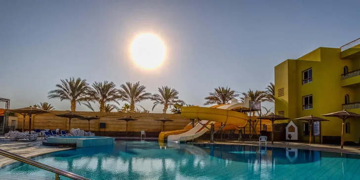 Hurghada: 4* hotel Palm Beach přímo u pláže, all inclusive, bazény, letenky