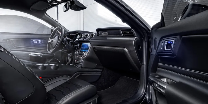 Řidičem i spolujezdcem ve Fordu Mustang GT 5.0: 15–60 minut jízdy s dálniční známkou včetně paliva