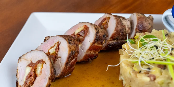 Otevřený voucher v hodnotě 500 až 1500 Kč na cokoli v restauraci U Dvou pupků v Dubči