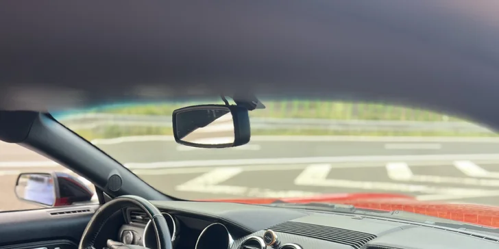 Zapůjčení upraveného Fordu Mustang na 30–180 min., a to i vč. paliva