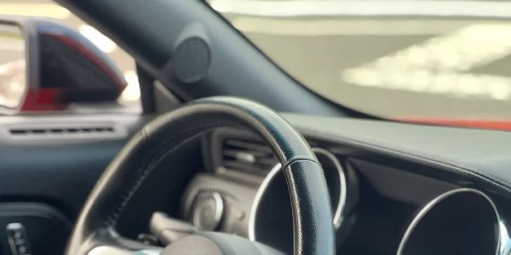 Zapůjčení upraveného Fordu Mustang na 30–180 min., a to i vč. paliva