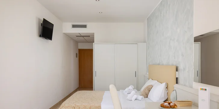 4* dovolená na Istrii: hotel se snídaní nebo polopenzí i venkovní bazény, pláž 500 m od hotelu, akce 2 děti zdarma