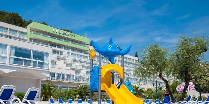 4* dovolená na Istrii: hotel se snídaní nebo polopenzí i venkovní bazény, pláž 500 m od hotelu, akce 2 děti zdarma