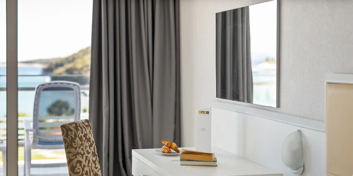 Kvarnerská riviéra: hotel přímo u moře s bazénem a polopenzí, až 2 děti zdarma