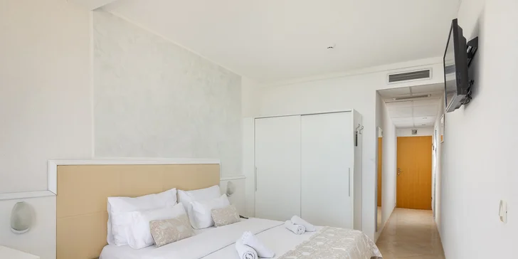 Kvarnerská riviéra: hotel přímo u moře s bazénem a polopenzí, až 2 děti zdarma