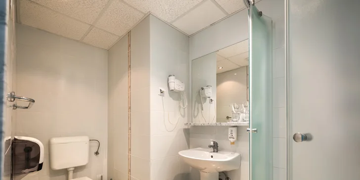 Kvarnerská riviéra: hotel přímo u moře s bazénem a polopenzí, až 2 děti zdarma