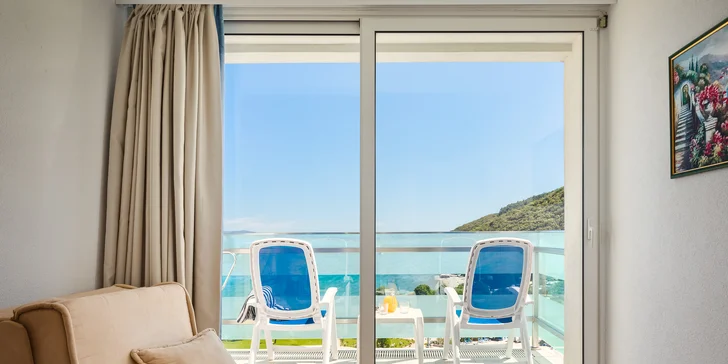 Kvarnerská riviéra: hotel přímo u moře s bazénem a polopenzí, až 2 děti zdarma