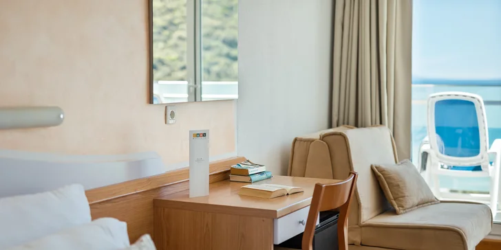 Kvarnerská riviéra: hotel přímo u moře s bazénem a polopenzí, až 2 děti zdarma