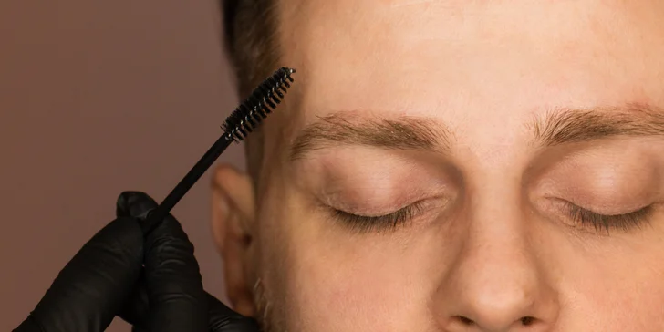 Perfektní obočí pro ženy i muže: úprava teplým voskem, threading i laminace