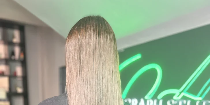 Dámský střih i barvení pro všechny délky vlasů v luxusním salonu v centru Prahy