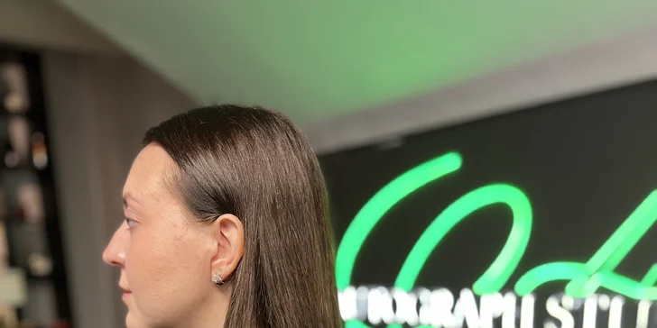 Dámský střih i barvení pro všechny délky vlasů v luxusním salonu v centru Prahy