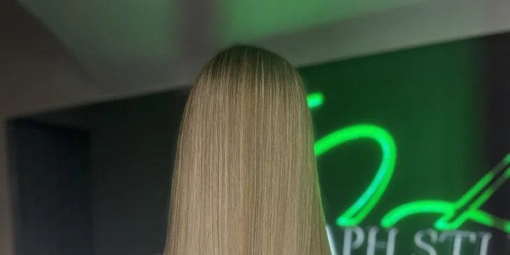 Dámský střih i barvení pro všechny délky vlasů v luxusním salonu v centru Prahy