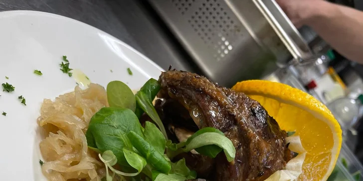 3chodové svatomartinské menu včetně sklenky vína pro 1 nebo 2 osoby