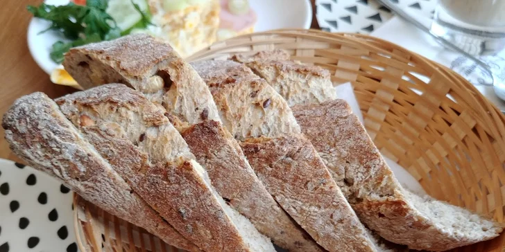 Sladká či slaná snídaně dle výběru a káva či džus pro jednoho v bistru Nová hra