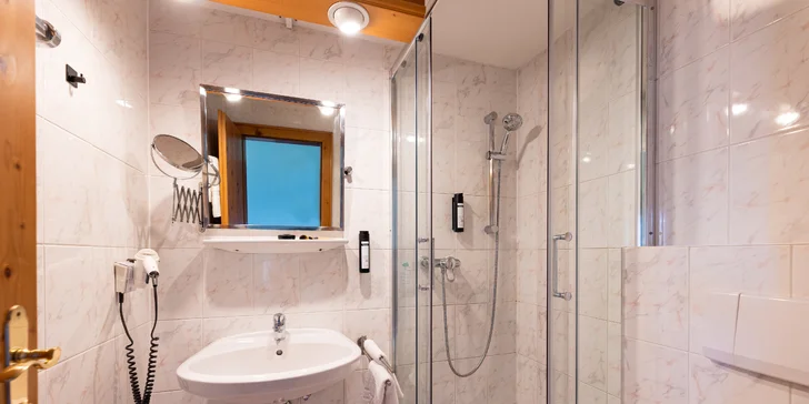Dovolená v Tyrolsku: horský hotel se snídaní a wellness i karta výhod