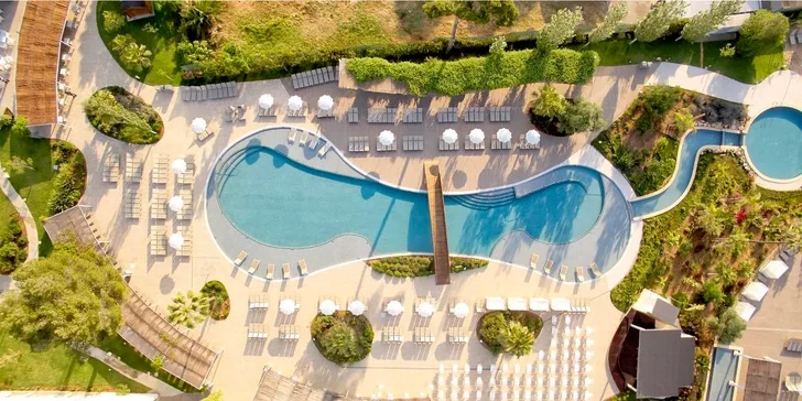 Mallorca: čtyřhvězdičkový hotel v centru letoviska, all inclusive, 3 bazény, letenka