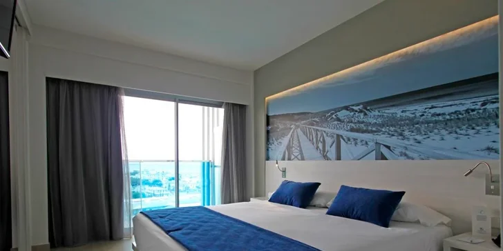 Mallorca: čtyřhvězdičkový hotel v centru letoviska, all inclusive, 3 bazény, letenka