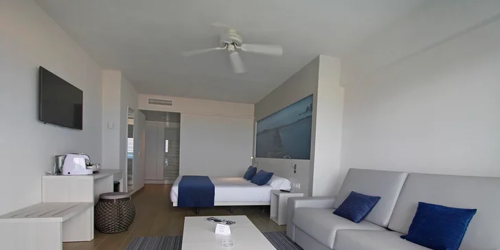 Mallorca: čtyřhvězdičkový hotel v centru letoviska, all inclusive, 3 bazény, letenka