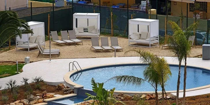Mallorca: čtyřhvězdičkový hotel v centru letoviska, all inclusive, 3 bazény, letenka