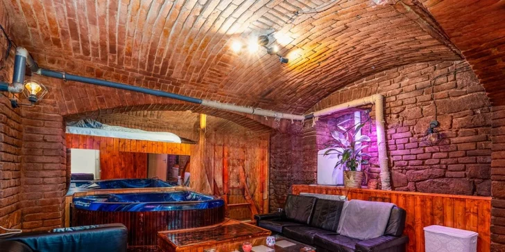 Pronájem privátního wellness se saunou, vířivkou a postelí, TV a Wi-Fi, 90-180 min. i celá noc