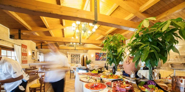 4* pohoda na Sardinii: hotel Liscia Eldi Resort, polopenze nebo all inclusive light a pláž na dohled
