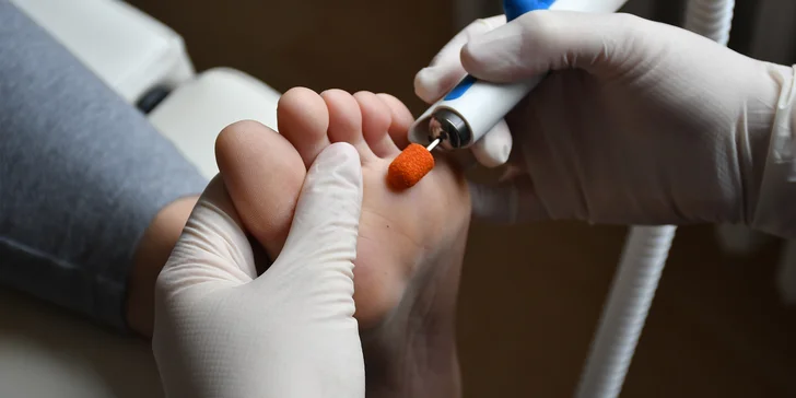 Péče o nohy pro ženy i muže: mokrá nebo spa pedikúra i možnost gel laku