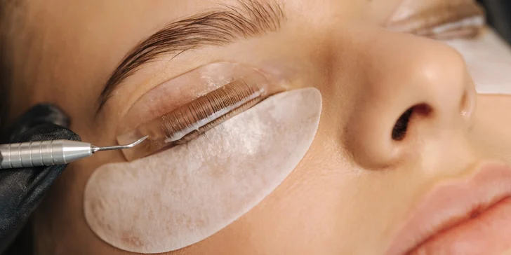 Krásná hned po probuzení: laminace obočí, lash lifting i kompletní balíček
