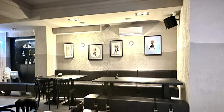 500–1 200 Kč na cokoliv v restauraci Devět mraků: polední menu, street food i grilované dobroty